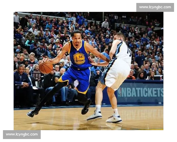 篮球控球后卫全面解析:技巧突破传球组织统治全场能力揭秘 篮球控球后卫全面解析:技巧突破传球组织统治全场能力揭秘